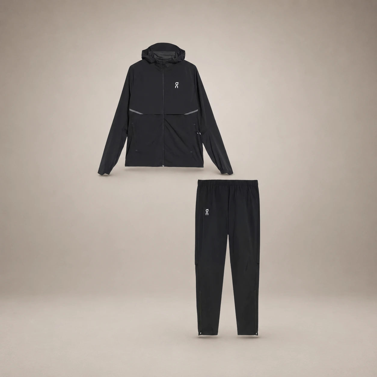 Ensemble On Noir
